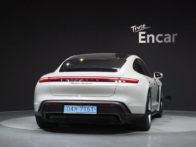 2021 Porsche TAYCAN 照片 3
