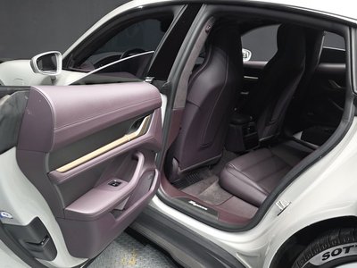 2021 Porsche TAYCAN thumbnail 16
