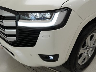 TOYOTA LAND CRUISER 300 - 9