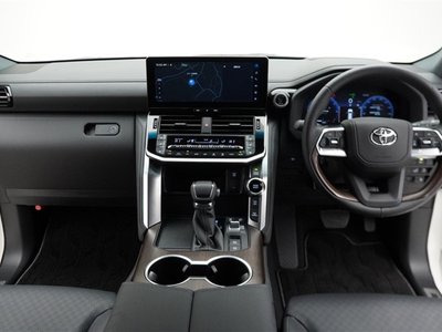 TOYOTA LAND CRUISER 300 - 5