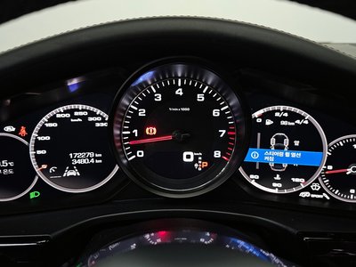 PORSCHE PANAMERA - 8