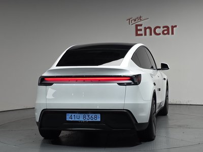 TESLA MODEL Y - 4