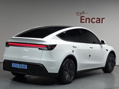 TESLA MODEL Y - 2