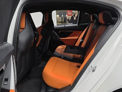2025 BMW M5 缩略图 16