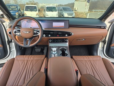 2025 Genesis GV70 — миниатюра 11