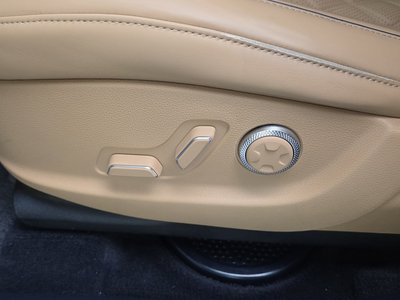 2022 Genesis GV80 thumbnail 35