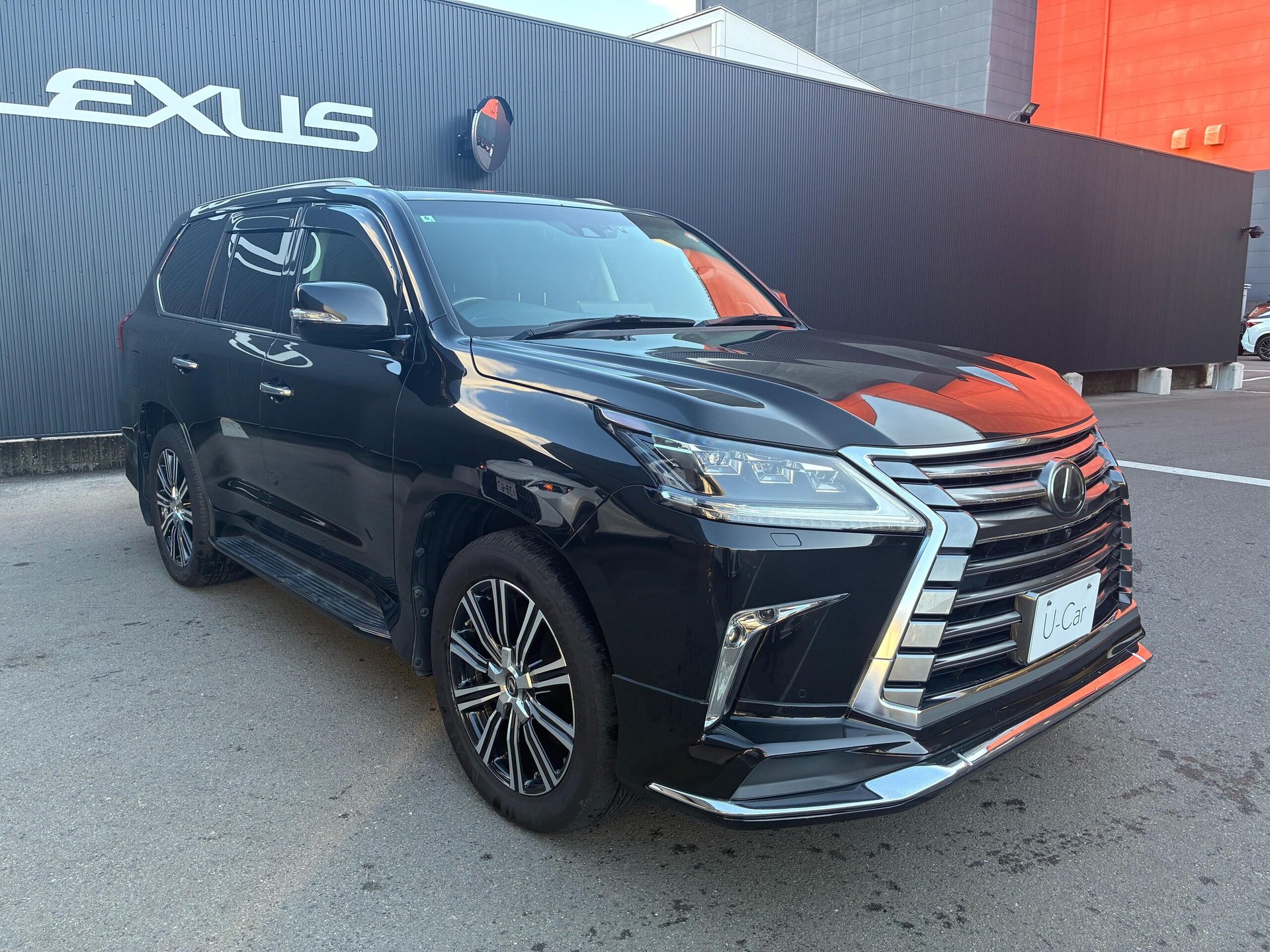 LEXUS LX - View 1