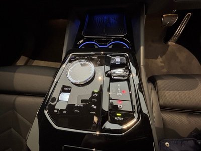 صورة مصغرة 13 لـ 2024 BMW 5 SERIES