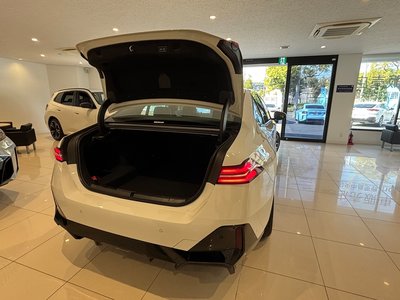 صورة 4 لـ 2024 BMW 5 SERIES