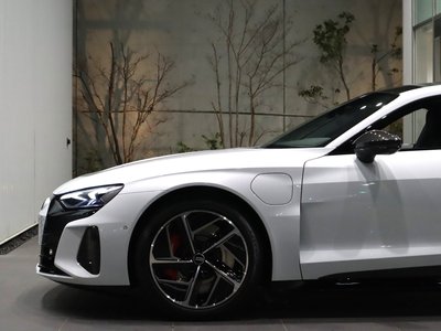 AUDI RS E-TRON GT - 9