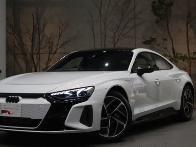 AUDI RS E-TRON GT - 4