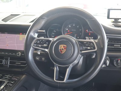 PORSCHE MACAN - 8