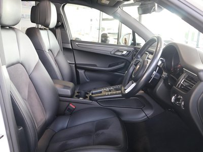 PORSCHE MACAN - 10