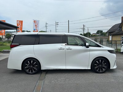 2025 Toyota ALPHARD — фото 4