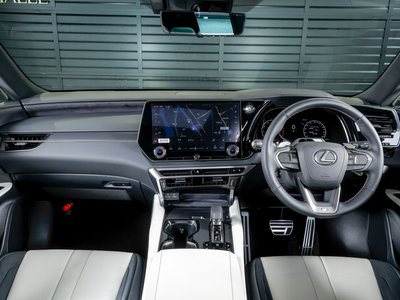 2025 Lexus RX thumbnail 13