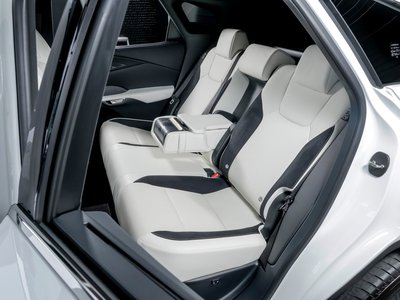 2025 Lexus RX thumbnail 18