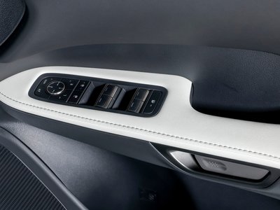 2025 Lexus RX thumbnail 25