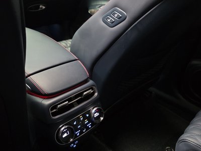 2021 Genesis GV70 — миниатюра 26