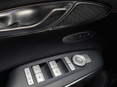 2021 Genesis GV70 — миниатюра 27