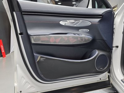 2021 Genesis GV70 — миниатюра 14