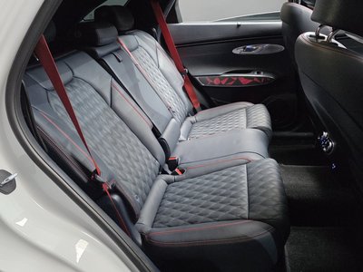 2021 Genesis GV70 — миниатюра 17
