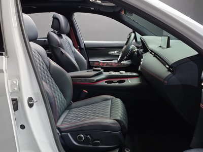 2021 Genesis GV70 — миниатюра 16