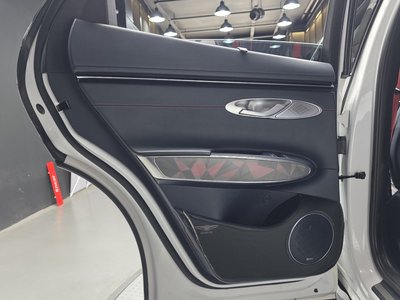 2021 Genesis GV70 — миниатюра 15
