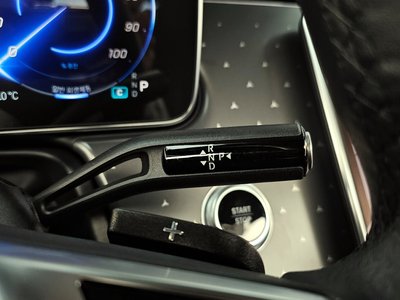 MERCEDES-BENZ EQE - 9