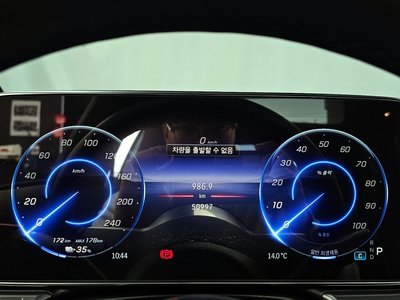 MERCEDES-BENZ EQE - 8