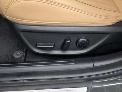 صورة مصغرة 31 لـ 2023 Genesis G70