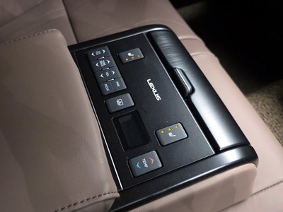 2025 Lexus ES thumbnail 25