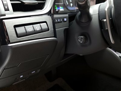2025 Lexus ES thumbnail 35