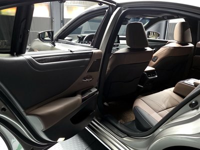 2025 Lexus ES thumbnail 16