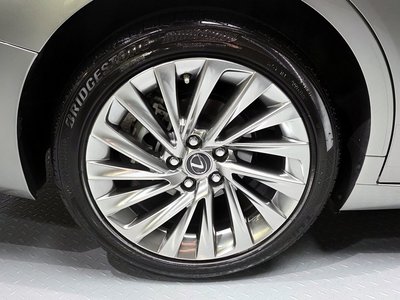 2025 Lexus ES photo 6