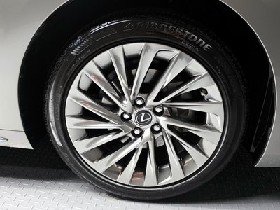2025 Lexus ES photo 8