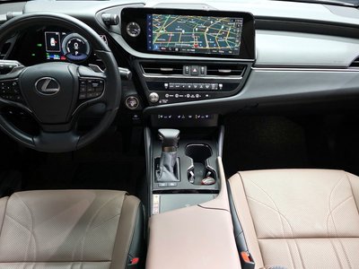 2025 Lexus ES photo 5