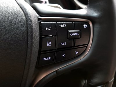 2025 Lexus ES thumbnail 29