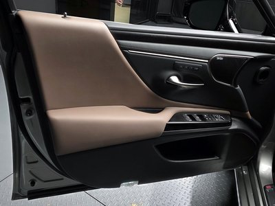 2025 Lexus ES thumbnail 14