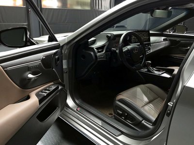 2025 Lexus ES thumbnail 13