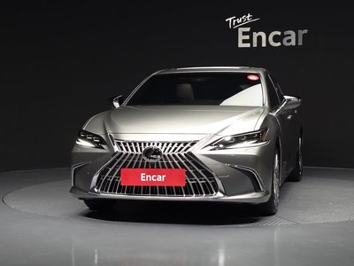 2025 Lexus ES photo 2