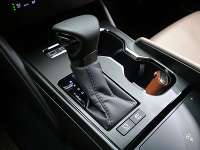 2025 Lexus ES thumbnail 12