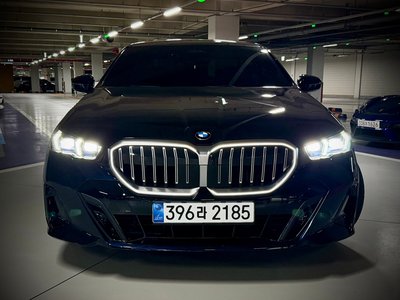 2026 BMW 5 SERIES photo 1