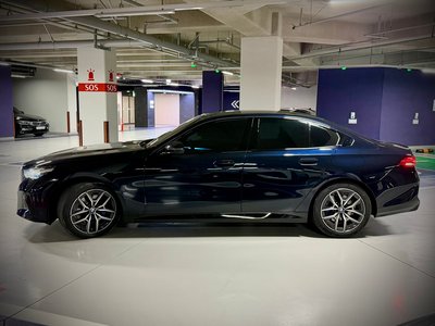 2026 BMW 5 SERIES photo 5