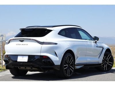 ASTON MARTIN DBX - 6