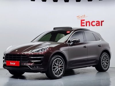 PORSCHE MACAN - 1