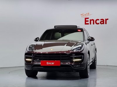 PORSCHE MACAN - 2