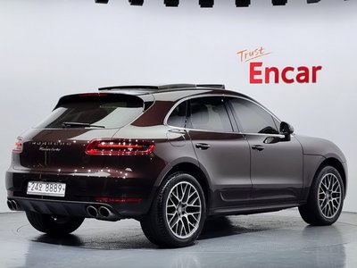 PORSCHE MACAN - 4