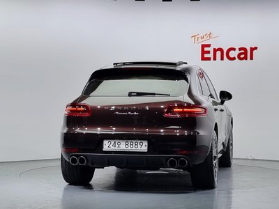 PORSCHE MACAN - 3