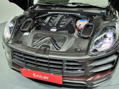 PORSCHE MACAN - 7