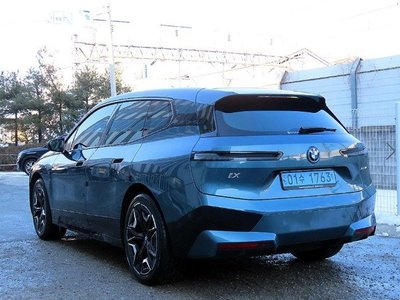 BMW IX - 2